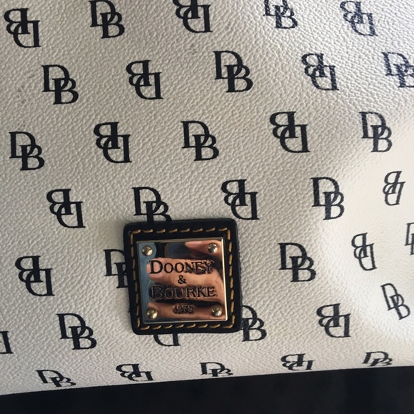Dooney & Bourke Handbags - Dooney & Bourke shoulder bag